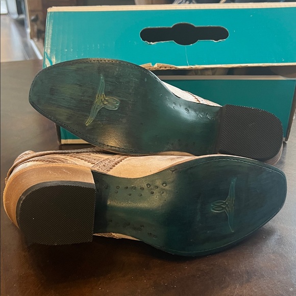 Plane Boots whitewashed tan with distressing ankle bootie w short heel - Picture 6 of 7